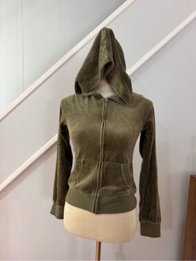Romeo & Juliet Couture Y2K Olive Velour Rhinestone Crown Zip Hoodie Size M